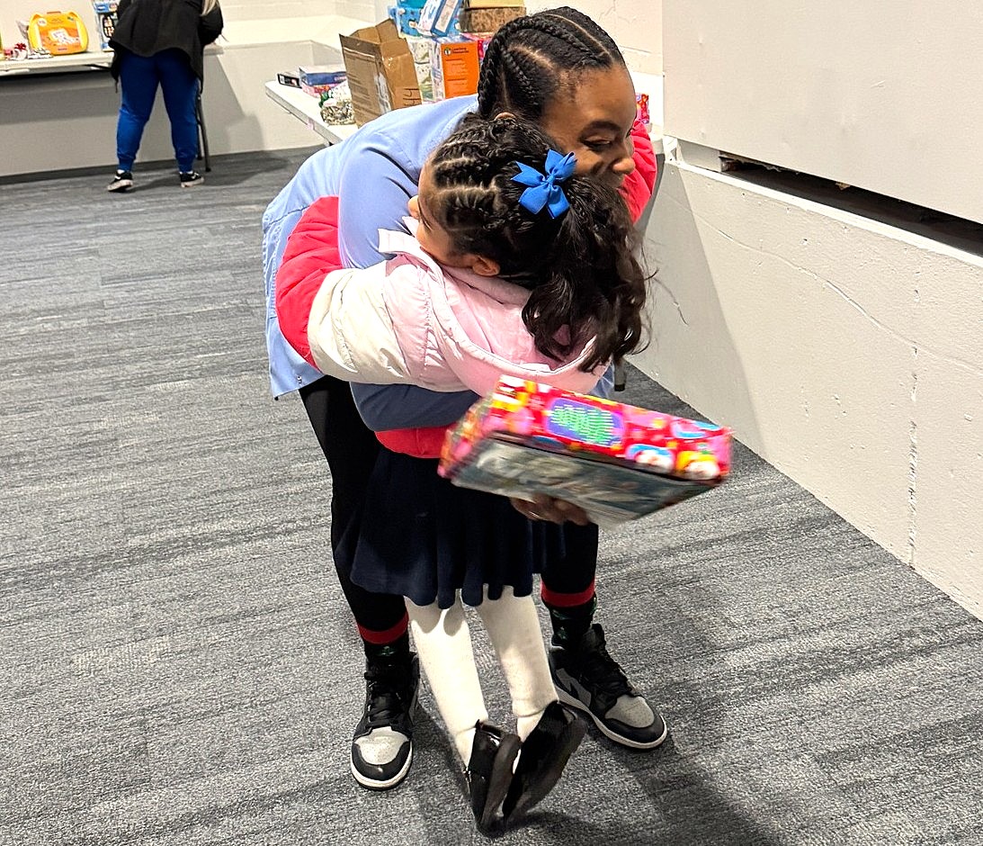 2024 HGG PHOTOS (15) Holiday Gift Giving at the Carole Robertson Center for Learning Chicago